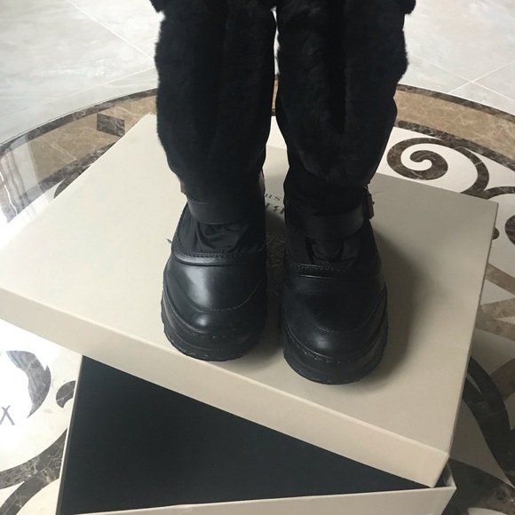 Burberry boots - Picture 2 of 3